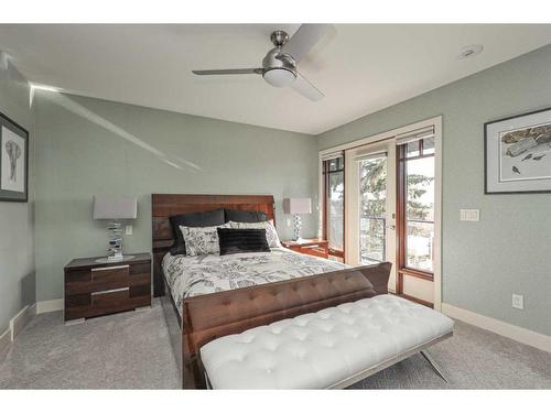 954 Drury Avenue Ne, Calgary, AB - Indoor Photo Showing Bedroom