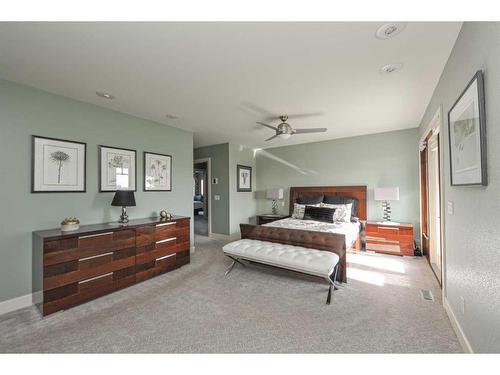 954 Drury Avenue Ne, Calgary, AB - Indoor Photo Showing Bedroom