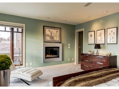 954 Drury Avenue Ne, Calgary, AB - Indoor With Fireplace