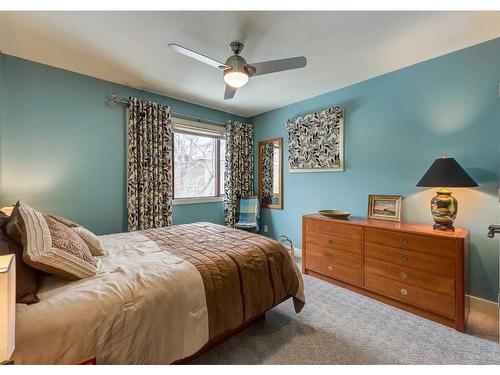 954 Drury Avenue Ne, Calgary, AB - Indoor Photo Showing Bedroom