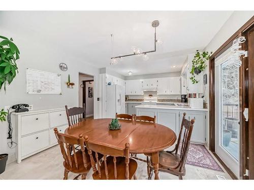 4179 Varsity Road Nw, Calgary, AB - Indoor Photo Showing Dining Room