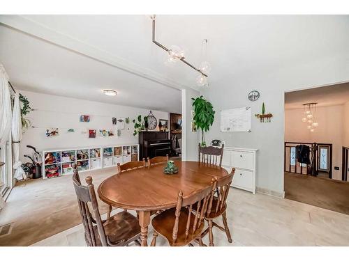 4179 Varsity Road Nw, Calgary, AB - Indoor Photo Showing Dining Room