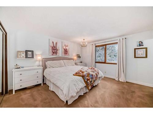 4179 Varsity Road Nw, Calgary, AB - Indoor Photo Showing Bedroom