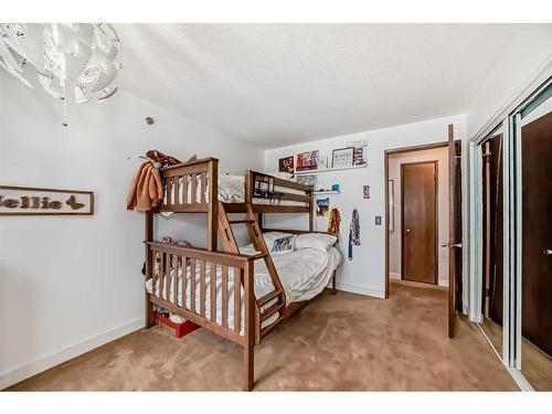 4179 Varsity Road Nw, Calgary, AB - Indoor Photo Showing Bedroom