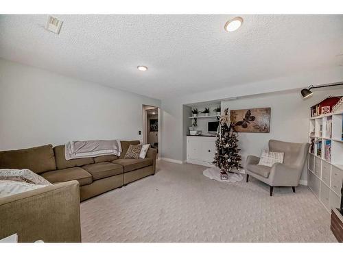 4179 Varsity Road Nw, Calgary, AB - Indoor Photo Showing Living Room