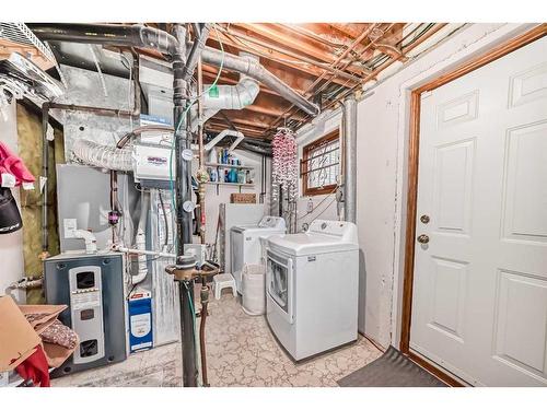 4179 Varsity Road Nw, Calgary, AB - Indoor Photo Showing Laundry Room