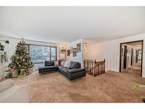 4179 Varsity Road Nw, Calgary, AB - Indoor Photo Showing Living Room