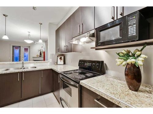 405-830 Centre Avenue Ne, Calgary, AB - Indoor Photo Showing Kitchen With Double Sink