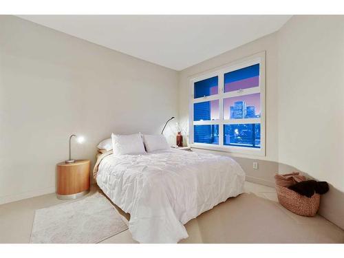 405-830 Centre Avenue Ne, Calgary, AB - Indoor Photo Showing Bedroom