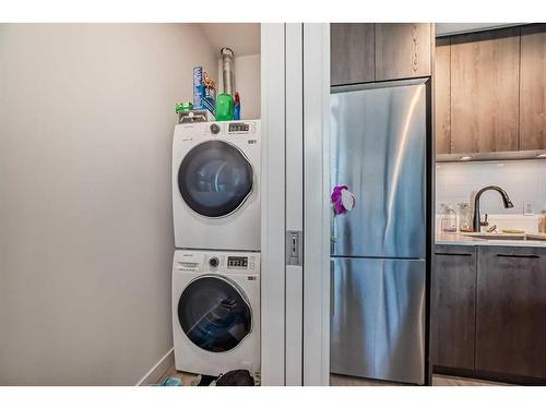 103-1107 Gladstone Road Nw, Calgary, AB - Indoor Photo Showing Laundry Room