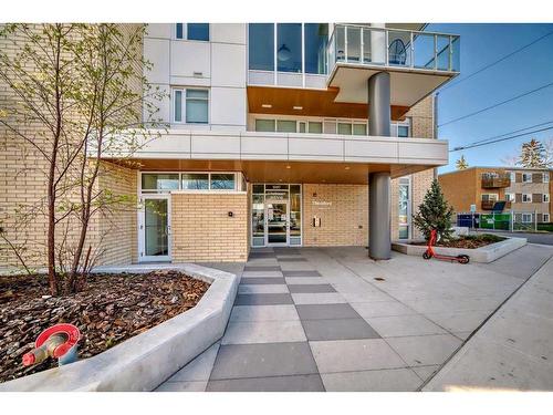 103-1107 Gladstone Road Nw, Calgary, AB - Outdoor