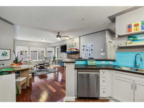 410-30 Discovery Ridge Close Sw, Calgary, AB - Indoor Photo Showing Kitchen