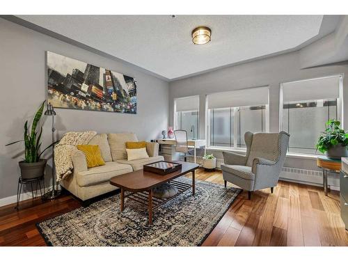 410-30 Discovery Ridge Close Sw, Calgary, AB - Indoor Photo Showing Living Room