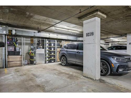 410-30 Discovery Ridge Close Sw, Calgary, AB - Indoor Photo Showing Garage