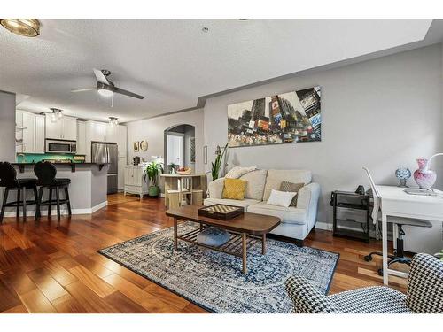 410-30 Discovery Ridge Close Sw, Calgary, AB - Indoor Photo Showing Living Room