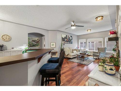 410-30 Discovery Ridge Close Sw, Calgary, AB - Indoor Photo Showing Living Room