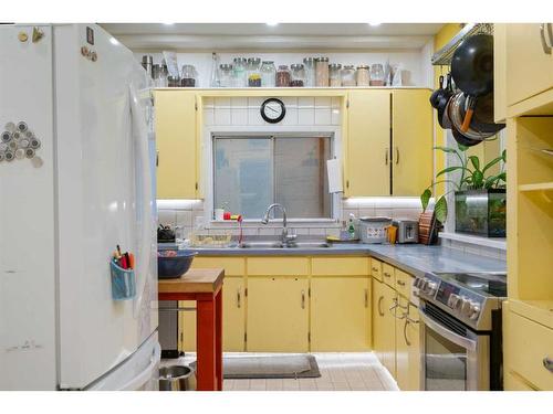 227 10A Street Nw, Calgary, AB - Indoor Photo Showing Kitchen With Double Sink