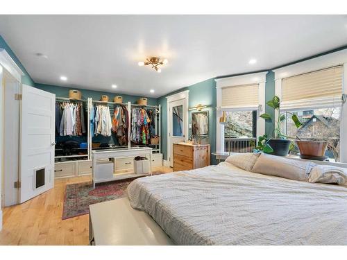 227 10A Street Nw, Calgary, AB - Indoor Photo Showing Bedroom