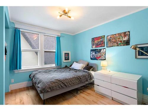 227 10A Street Nw, Calgary, AB - Indoor Photo Showing Bedroom