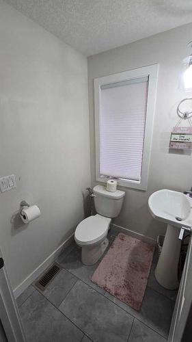 356 Bayview Way Sw, Airdrie, AB - Indoor Photo Showing Bathroom