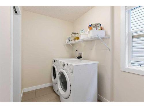 356 Bayview Way Sw, Airdrie, AB - Indoor Photo Showing Laundry Room