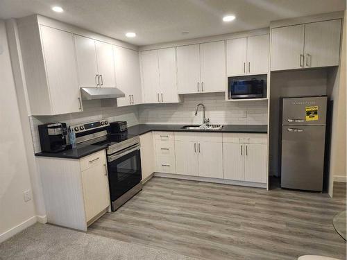 356 Bayview Way Sw, Airdrie, AB - Indoor Photo Showing Kitchen