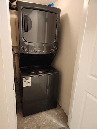 356 Bayview Way Sw, Airdrie, AB - Indoor Photo Showing Laundry Room