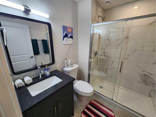 356 Bayview Way Sw, Airdrie, AB - Indoor Photo Showing Bathroom