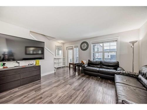 55 Evanscrest Court Nw, Calgary, AB - Indoor Photo Showing Living Room