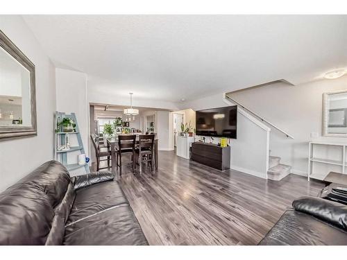 55 Evanscrest Court Nw, Calgary, AB - Indoor Photo Showing Living Room