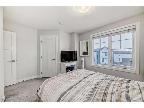 55 Evanscrest Court Nw, Calgary, AB - Indoor Photo Showing Bedroom