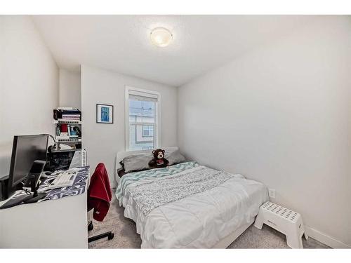 55 Evanscrest Court Nw, Calgary, AB - Indoor Photo Showing Bedroom