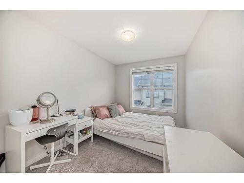 55 Evanscrest Court Nw, Calgary, AB - Indoor Photo Showing Bedroom