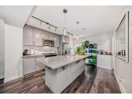 55 Evanscrest Court Nw, Calgary, AB - Indoor Photo Showing Kitchen With Upgraded Kitchen