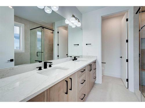 1603 16A Street Se, Calgary, AB - Indoor Photo Showing Bathroom