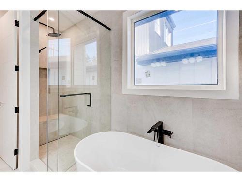 1603 16A Street Se, Calgary, AB - Indoor Photo Showing Bathroom