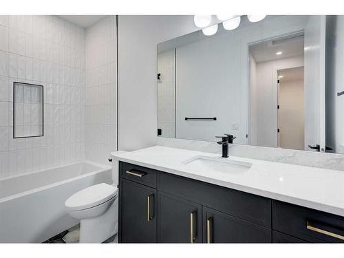 1603 16A Street Se, Calgary, AB - Indoor Photo Showing Bathroom