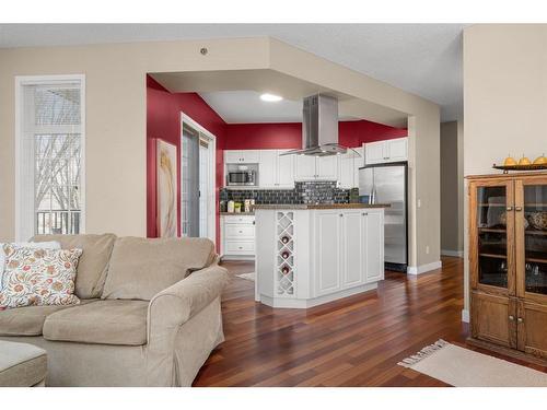 202-4835 Dalhousie Drive Nw, Calgary, AB - Indoor Photo Showing Living Room