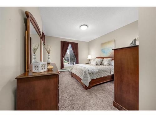 202-4835 Dalhousie Drive Nw, Calgary, AB - Indoor Photo Showing Bedroom