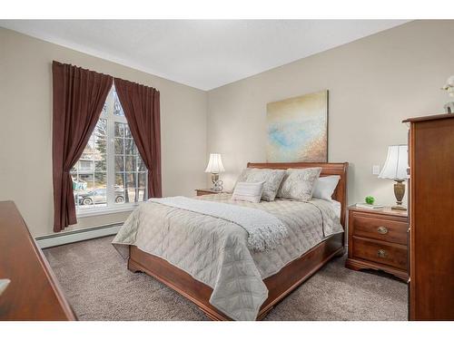 202-4835 Dalhousie Drive Nw, Calgary, AB - Indoor Photo Showing Bedroom