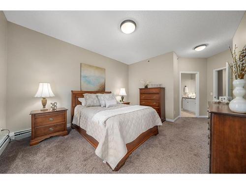 202-4835 Dalhousie Drive Nw, Calgary, AB - Indoor Photo Showing Bedroom