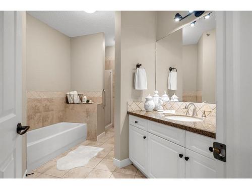 202-4835 Dalhousie Drive Nw, Calgary, AB - Indoor Photo Showing Bathroom