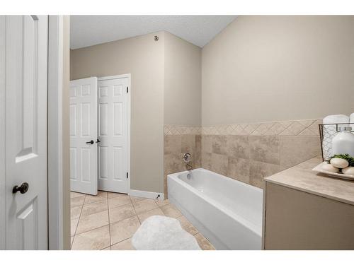 202-4835 Dalhousie Drive Nw, Calgary, AB - Indoor Photo Showing Bathroom