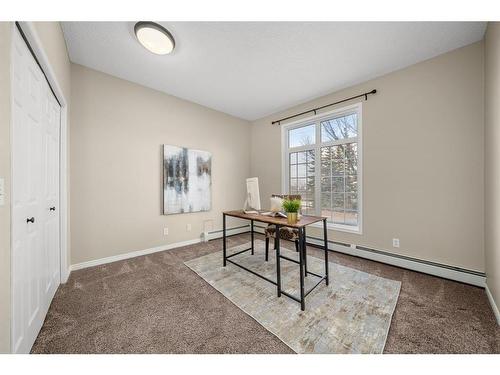 202-4835 Dalhousie Drive Nw, Calgary, AB - Indoor Photo Showing Other Room