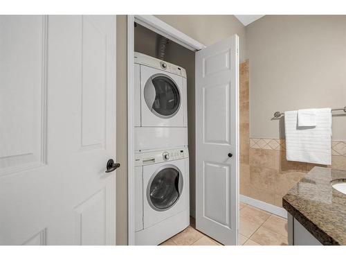 202-4835 Dalhousie Drive Nw, Calgary, AB - Indoor Photo Showing Laundry Room