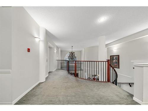 202-4835 Dalhousie Drive Nw, Calgary, AB - Indoor Photo Showing Other Room