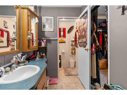 28370 Township Road 304, Rural Mountain View County, AB - Indoor Photo Showing Bathroom