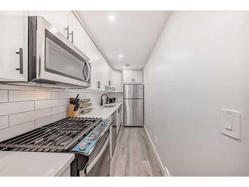 123 Creekstone Drive, Calgary, AB - Indoor Photo Showing Kitchen