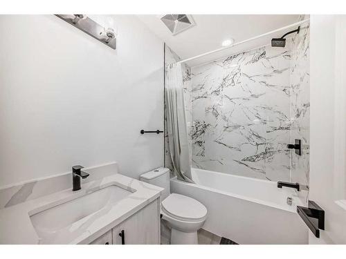 123 Creekstone Drive, Calgary, AB - Indoor Photo Showing Bathroom