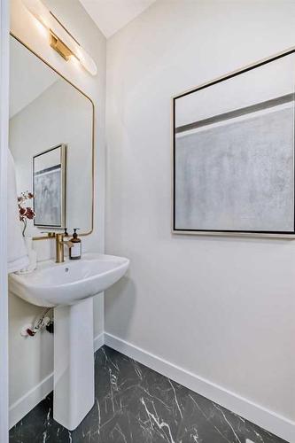 132 Cobblestone Gate, Airdrie, AB - Indoor Photo Showing Bathroom